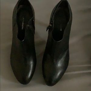 Liz Claiborne Black Booties size 7 1/2M